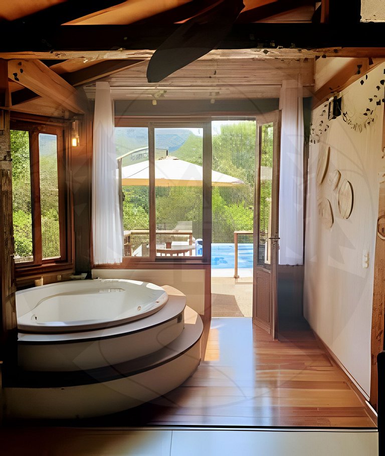 Suíte c/ Café, Hidro, Lareira e Piscina - 20min SP