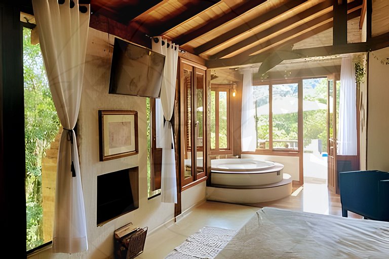 Suíte c/ Café, Hidro, Lareira e Piscina - 20min SP