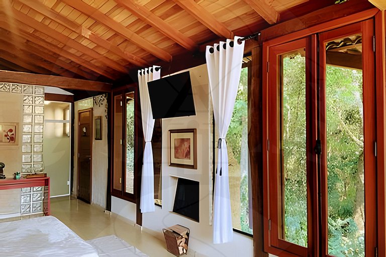 Suíte c/ Café, Hidro, Lareira e Piscina - 20min SP