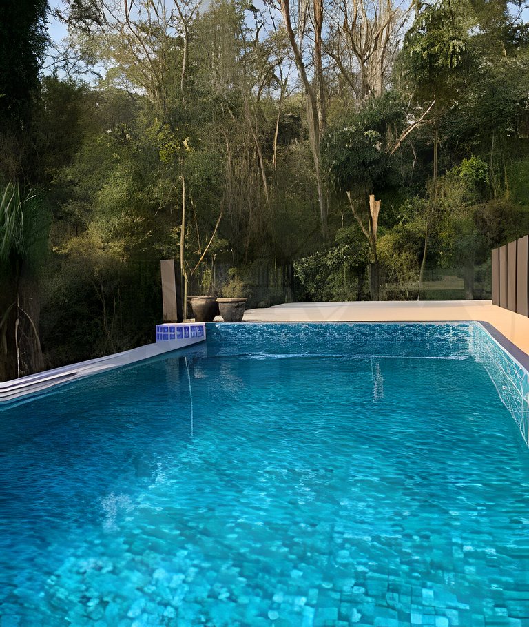 Suíte c/ Café, Hidro, Lareira e Piscina - 20min SP