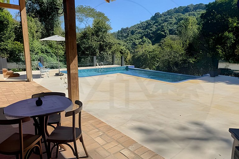 Suíte c/ Café, Hidro, Lareira e Piscina - 20min SP