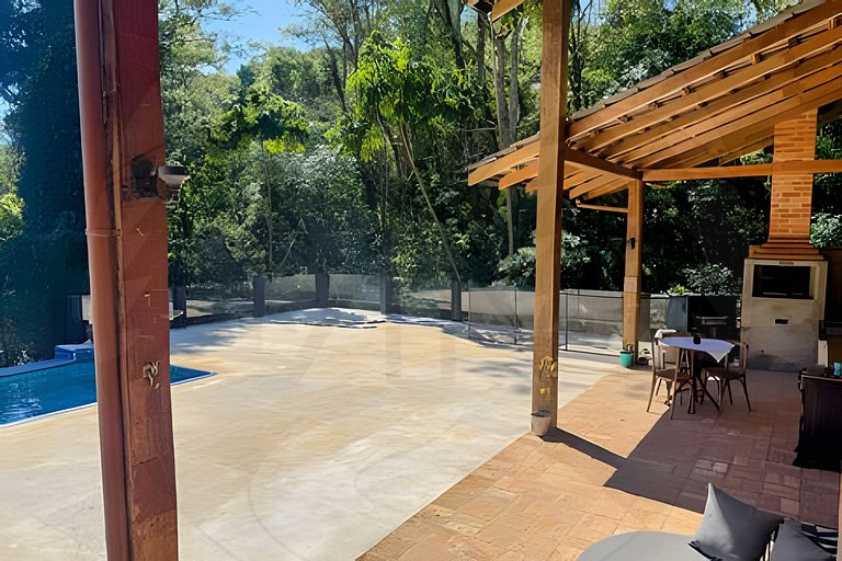 Suíte c/ Café, Hidro, Lareira e Piscina - 20min SP