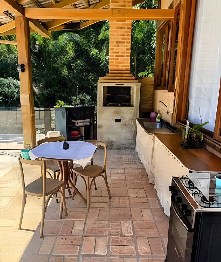 Suíte c/ Café, Hidro, Lareira e Piscina - 20min SP