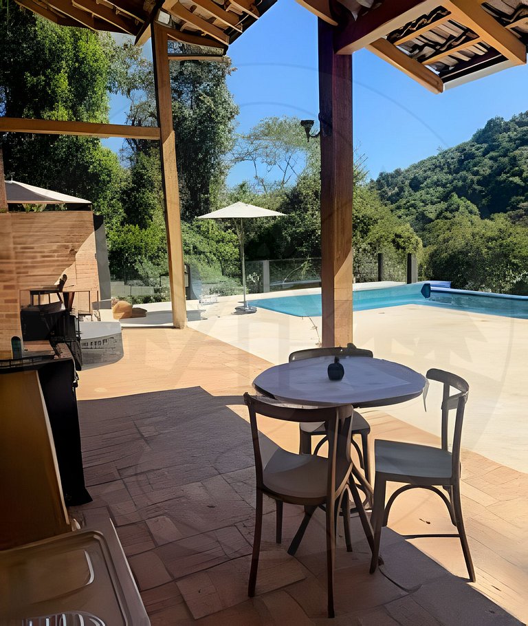 Suíte c/ Café, Hidro, Lareira e Piscina - 20min SP