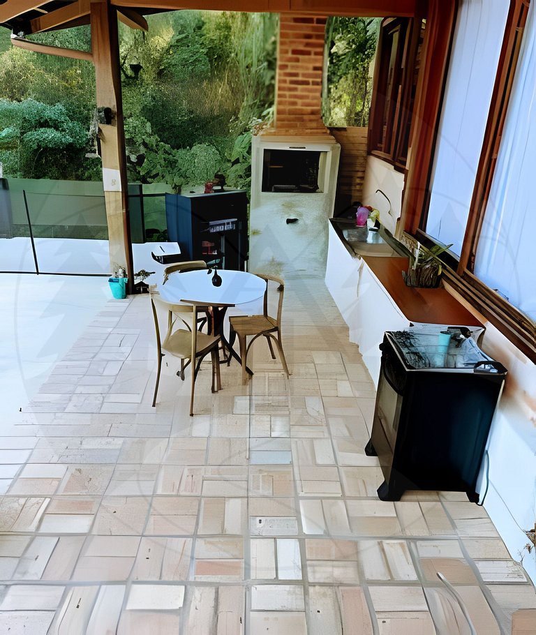 Suíte c/ Café, Hidro, Lareira e Piscina - 20min SP