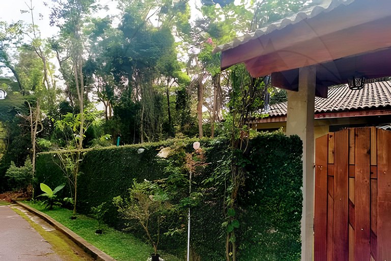 Refúgio com Hidro e Lareira na Serra da Cantareira