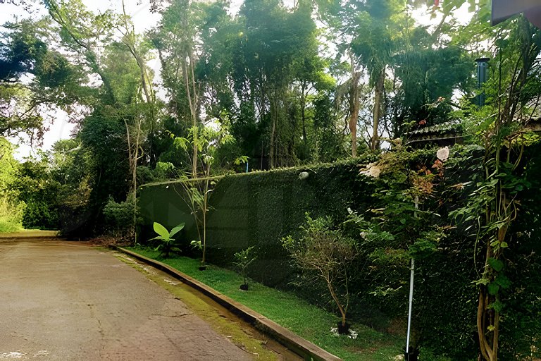 Refúgio com Hidro e Lareira na Serra da Cantareira