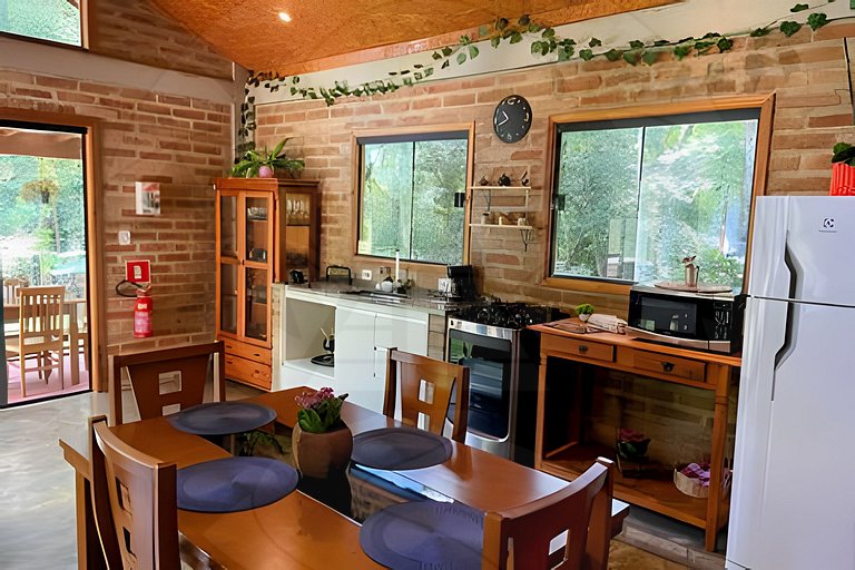 Refúgio com Hidro e Lareira na Serra da Cantareira