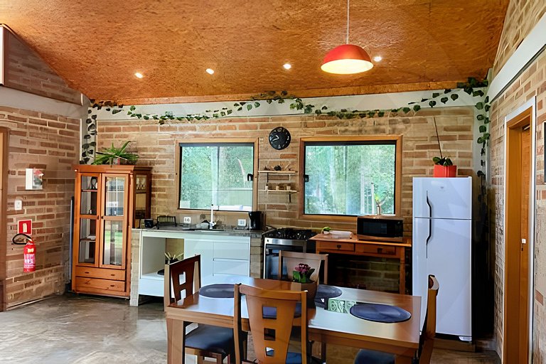 Refúgio com Hidro e Lareira na Serra da Cantareira