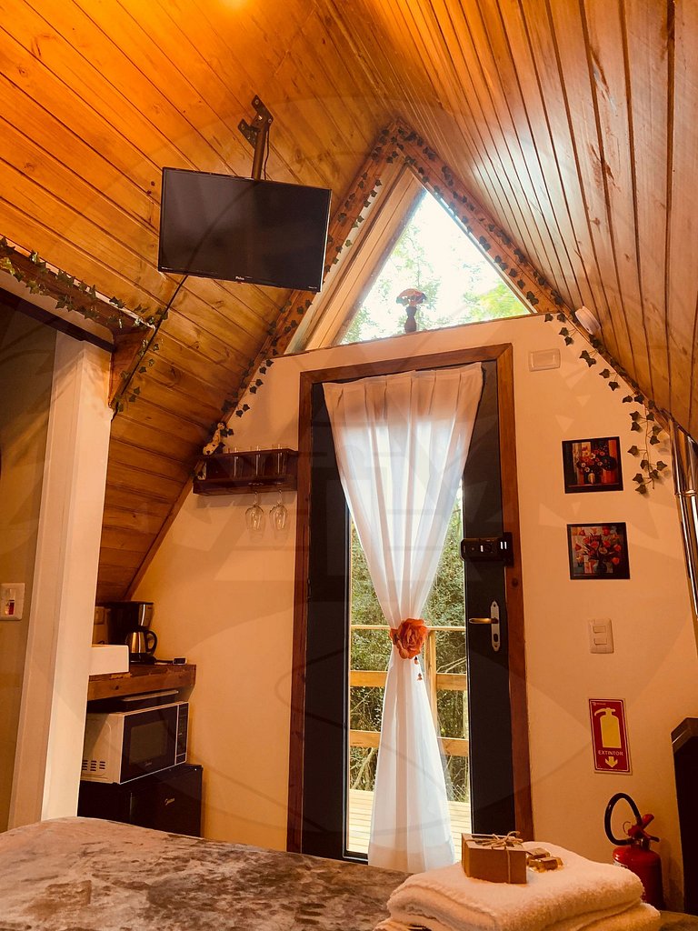 Cabana c/ Hidromassagem e Lareira na Rota do Vinho