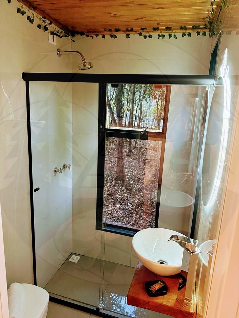 Cabana c/ Hidromassagem e Lareira na Rota do Vinho