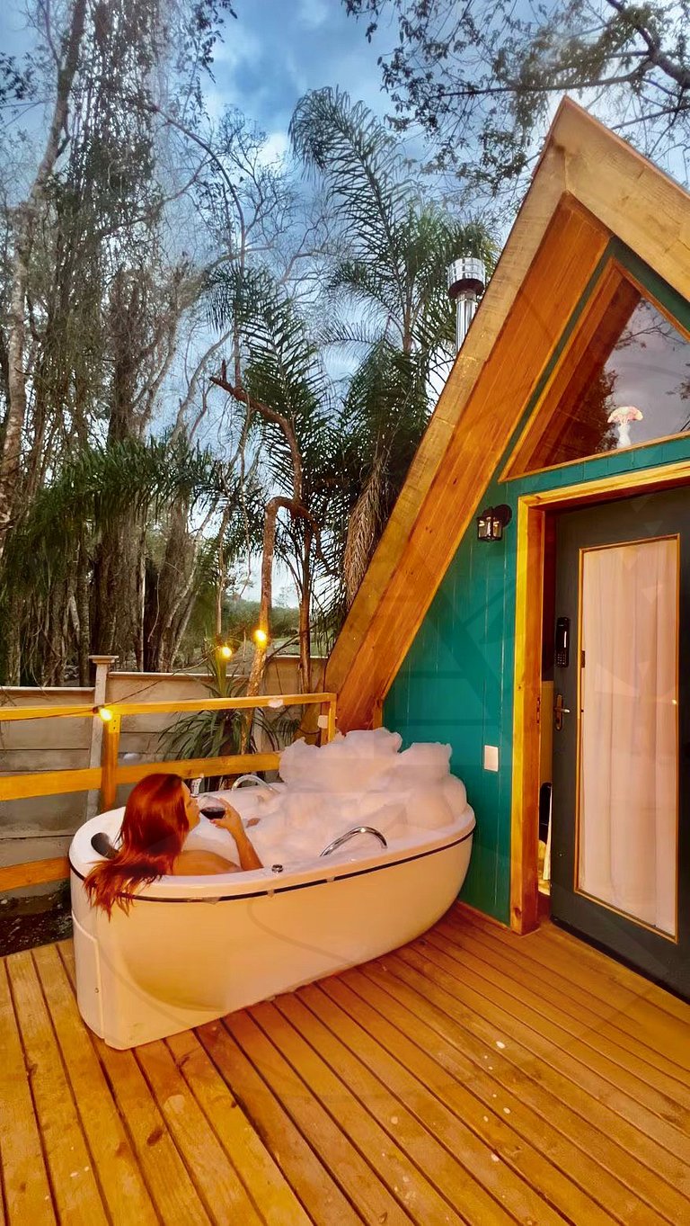 Cabana c/ Hidromassagem e Lareira na Rota do Vinho