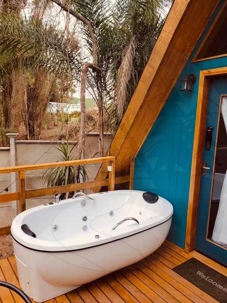 Cabana c/ Hidromassagem e Lareira na Rota do Vinho