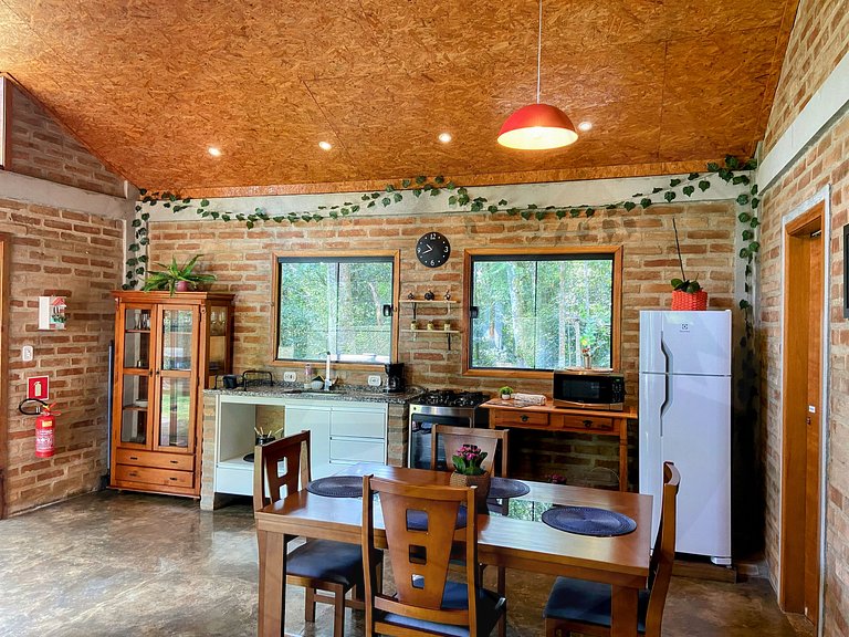 Refúgio com Hidro e Lareira na Serra da Cantareira