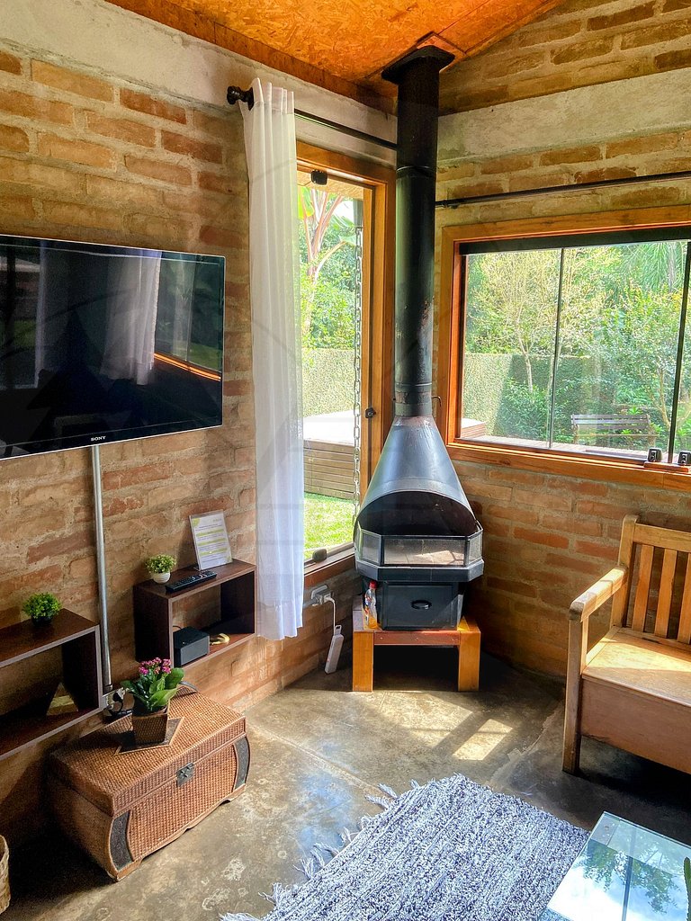 Refúgio com Hidro e Lareira na Serra da Cantareira