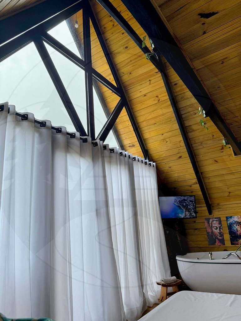 Cabana c/ Hidro, Lareira e Café na Rota do Vinho