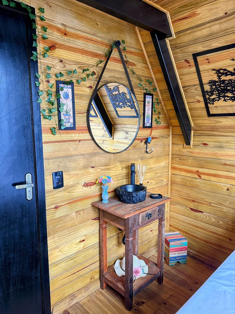 Cabana c/ Hidro, Lareira e Café na Rota do Vinho