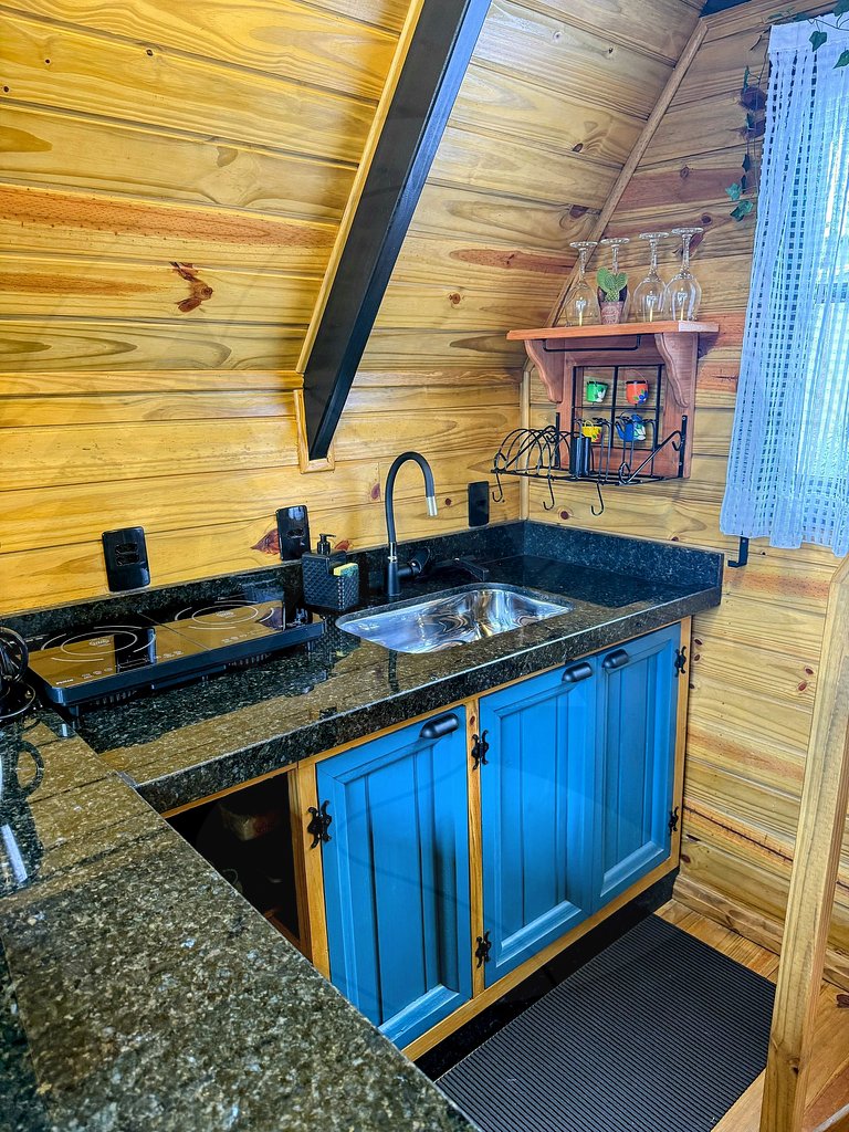 Cabana c/ Hidro, Lareira e Café na Rota do Vinho