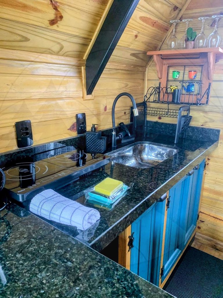 Cabana c/ Hidro, Lareira e Café na Rota do Vinho