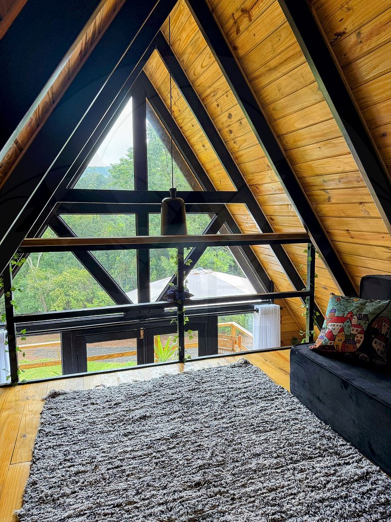 Cabana c/ Hidro, Lareira e Café na Rota do Vinho