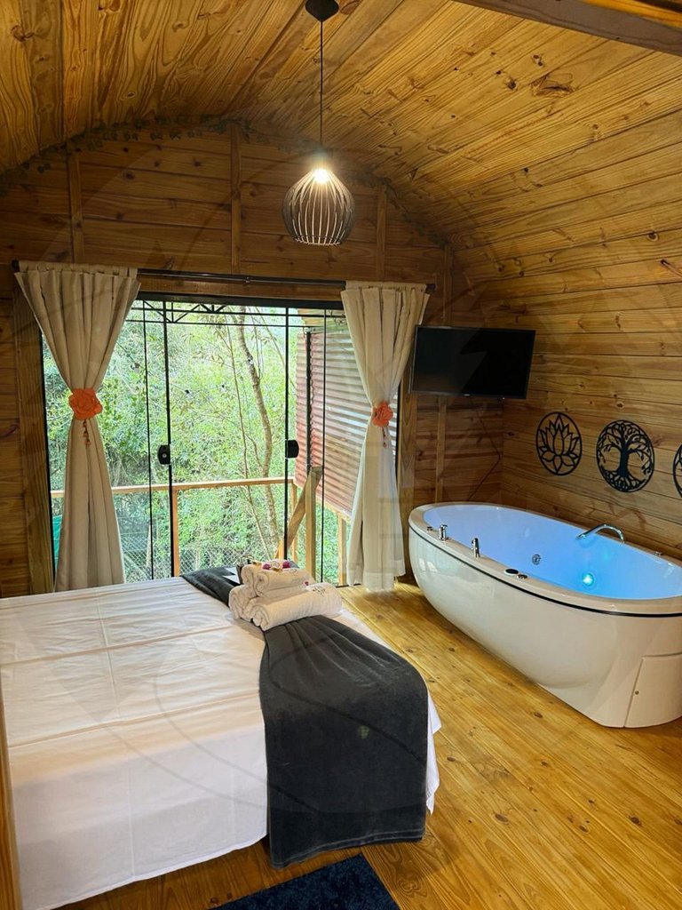 Cabana Barril do Bosque c/ Hidro e Café da manhã