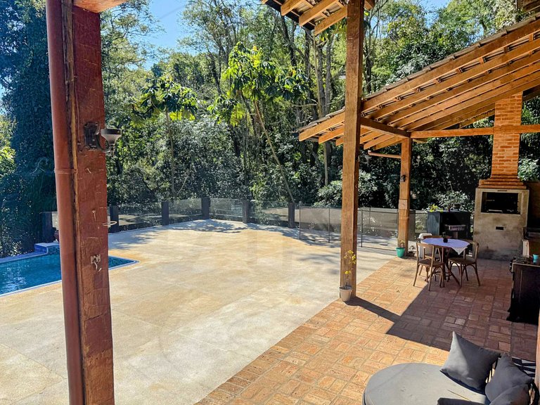 Suíte c/ Hidro, Lareira e Piscina - 20min SP