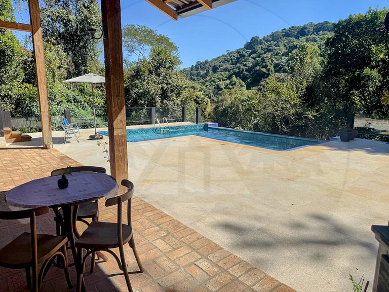 Suíte c/ Hidro, Lareira e Piscina - 20min SP