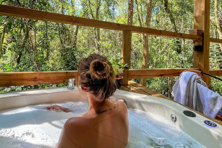 Cabana na Serra da Cantareira com Hidro e Lareira