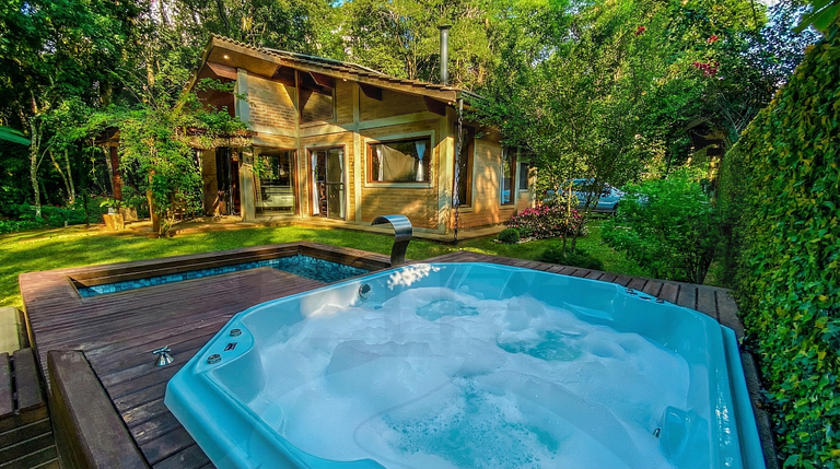 Refúgio com Hidro e Lareira na Serra da Cantareira