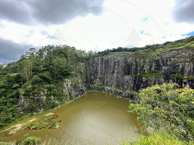 Refúgio com Hidro e Lareira na Serra da Cantareira