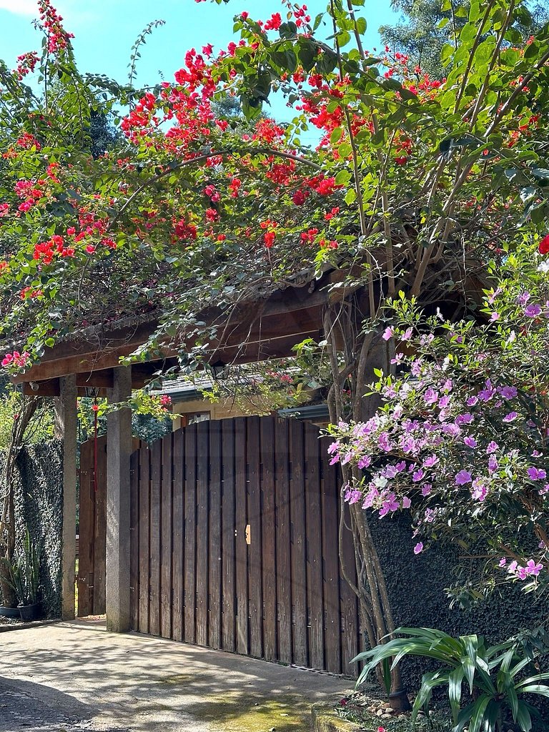 Refúgio com Hidro e Lareira na Serra da Cantareira