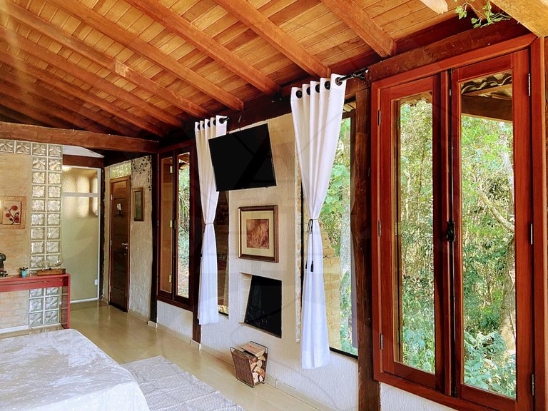 Suíte c/ Café, Hidro, Lareira e Piscina - 20min SP