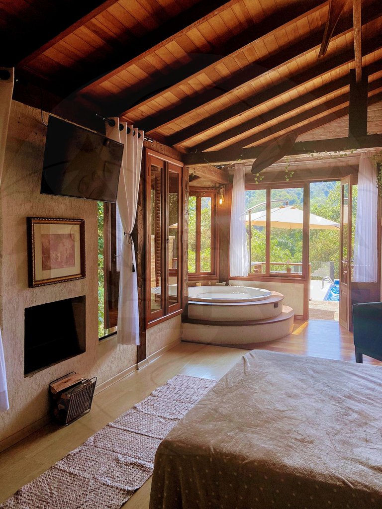 Suíte c/ Café, Hidro, Lareira e Piscina - 20min SP