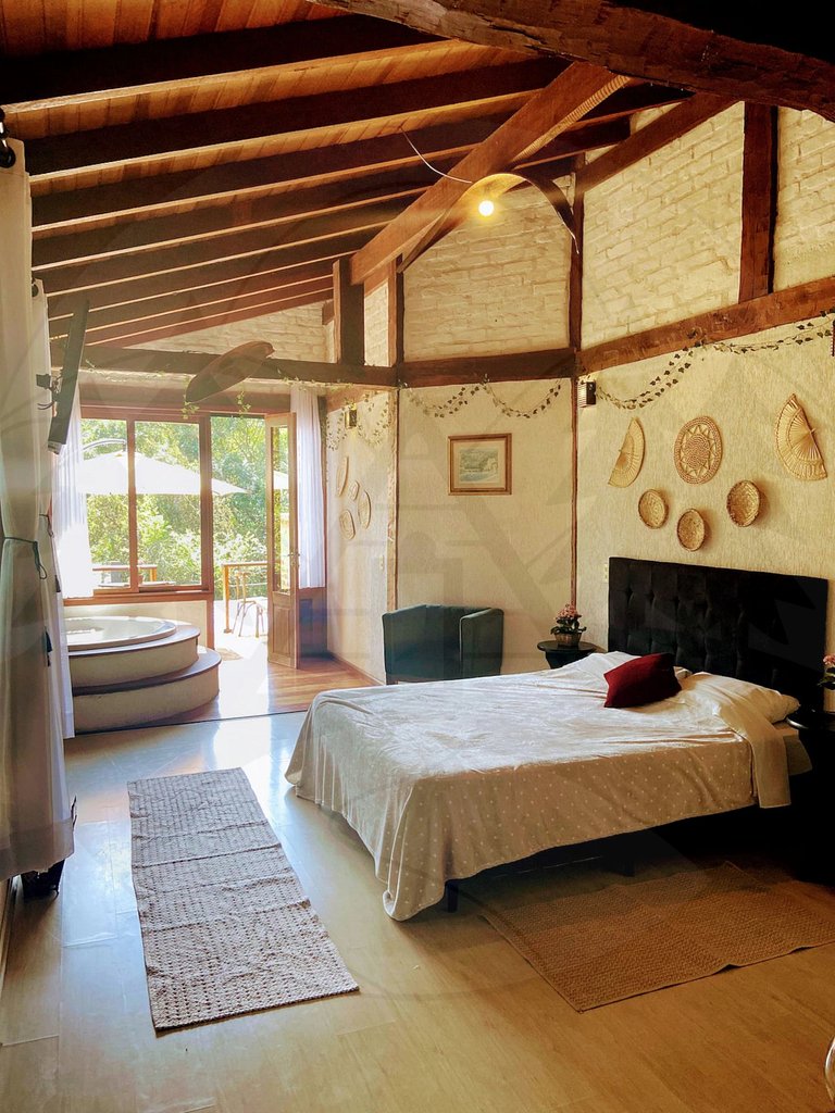 Suíte c/ Café, Hidro, Lareira e Piscina - 20min SP