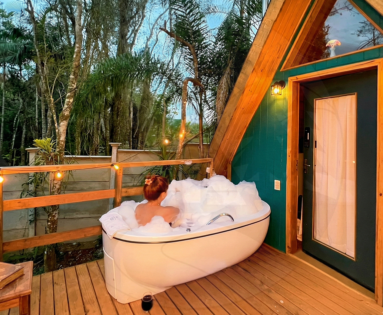 Cabana c/ Banheira e Lareira na Rota do Vinho